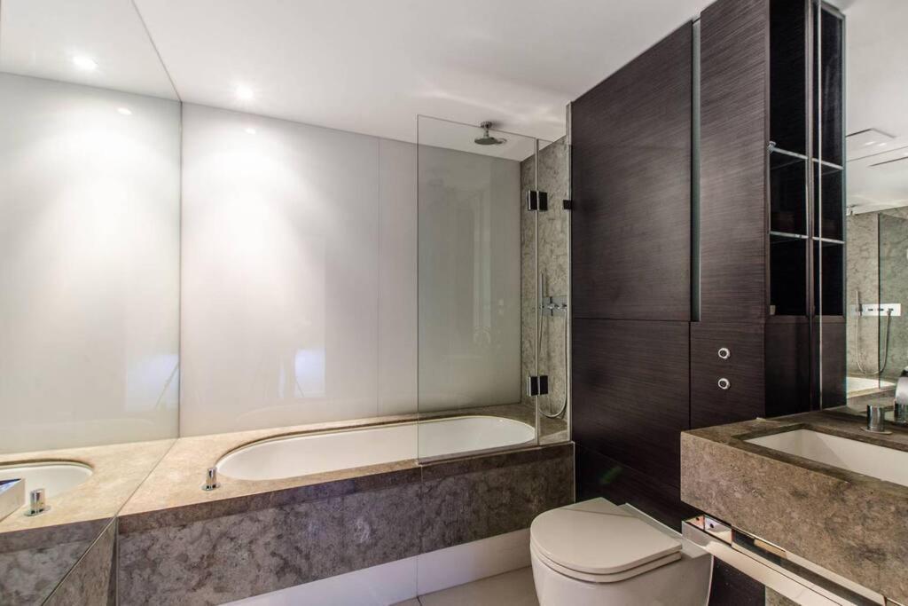 لندن Skyview Waterside City Luxury Apartment المظهر الخارجي الصورة