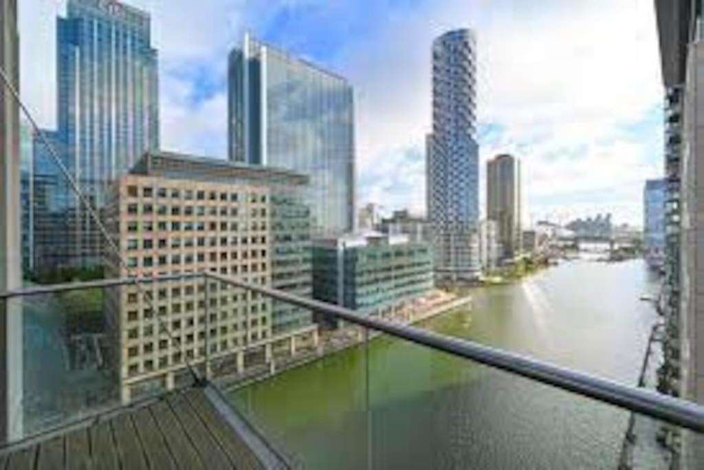 لندن Skyview Waterside City Luxury Apartment المظهر الخارجي الصورة