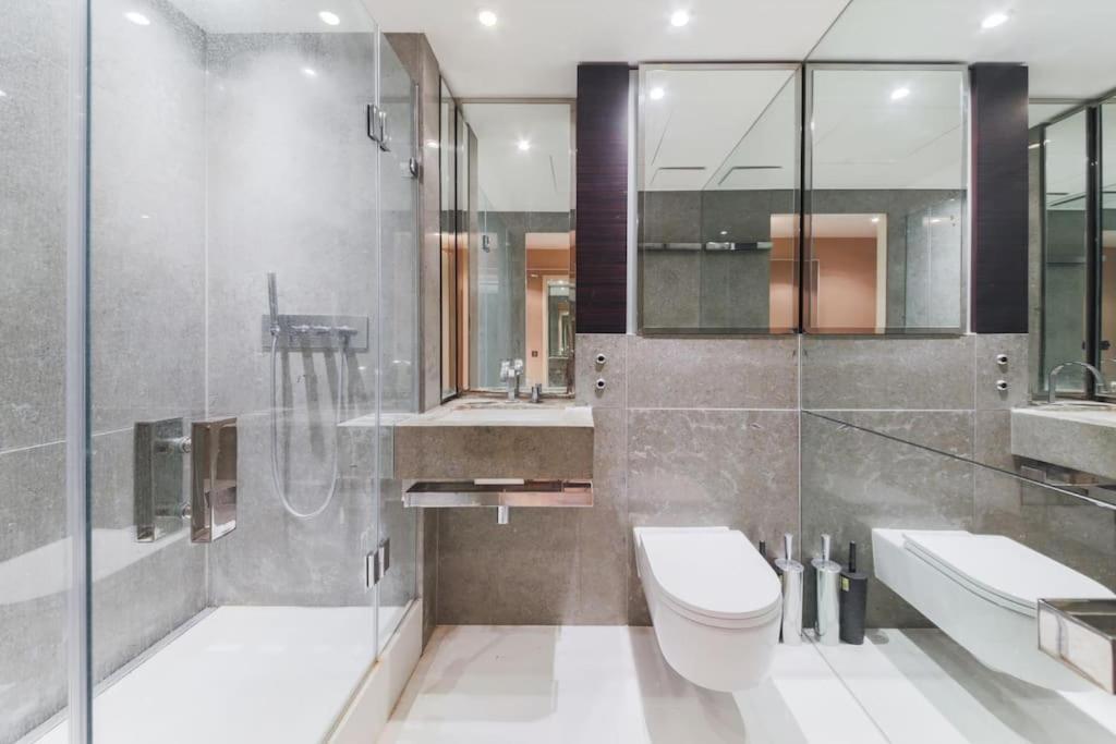 لندن Skyview Waterside City Luxury Apartment المظهر الخارجي الصورة